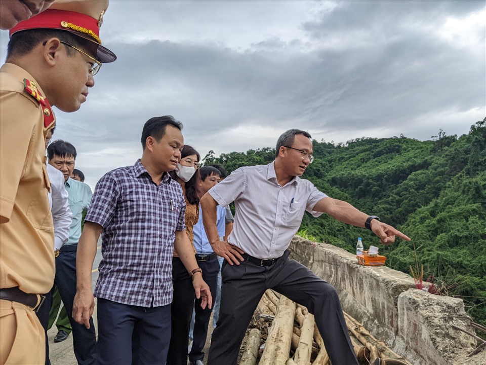 Tai nạn thảm khốc khiến 4 người tử vong ở Huế: Ôtô chở người sau thùng là sai quy định, làm tăng số nạn nhân thương vong Tai nạn thảm khốc khiến 4 người tử vong ở Huế: Ôtô chở người sau thùng là sai quy định, làm tăng số nạn nhân thương vong