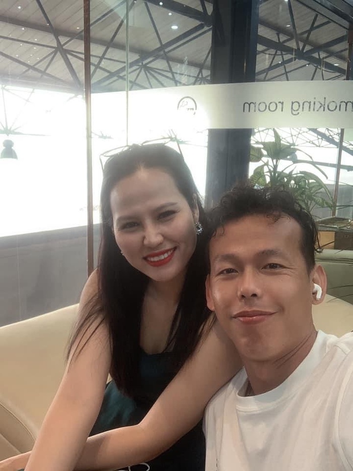 Chiều vợ như thủ môn Bùi Tấn Trường, chuyển nóng 100 triệu chúc mừng sinh nhật vợ - 2 Chiều vợ như thủ môn Bùi Tấn Trường, chuyển nóng 100 triệu chúc mừng sinh nhật vợ - 2