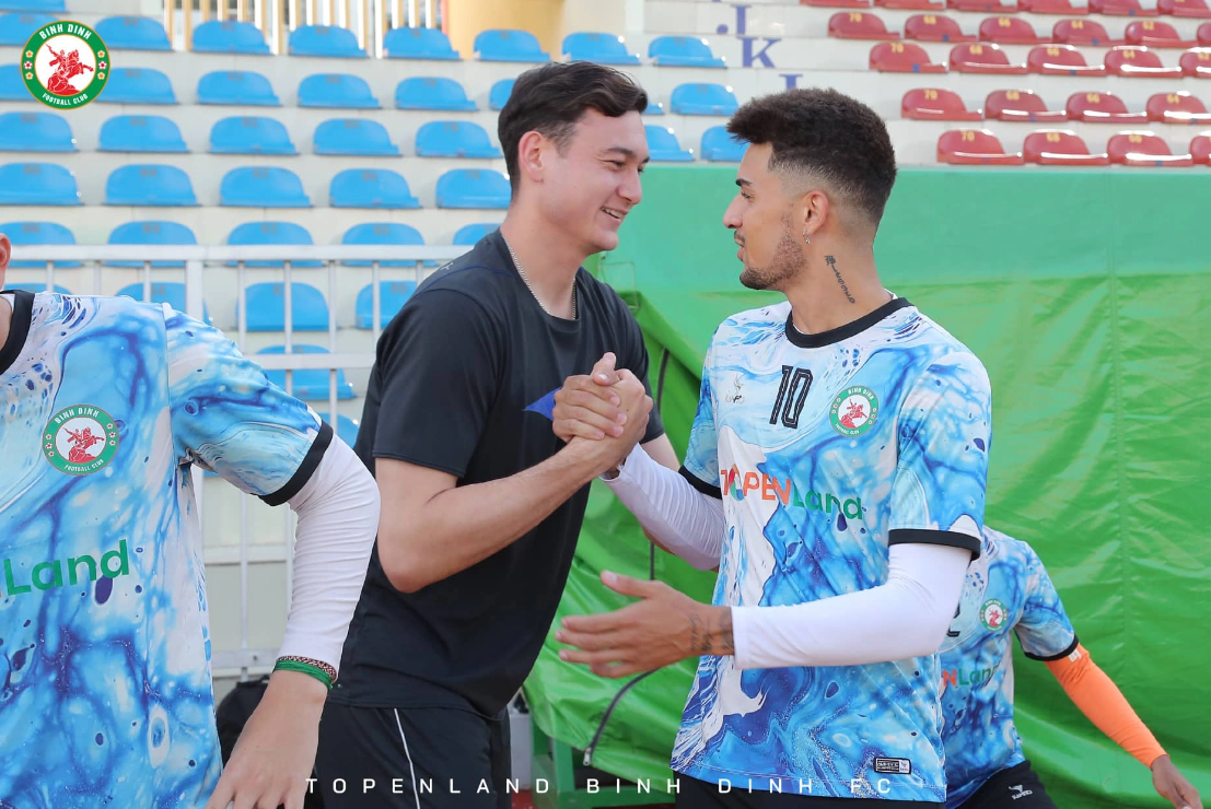 Đặng Văn Lâm trở về V-League, âu lo cho Quang Hải Đặng Văn Lâm trở về V-League, âu lo cho Quang Hải