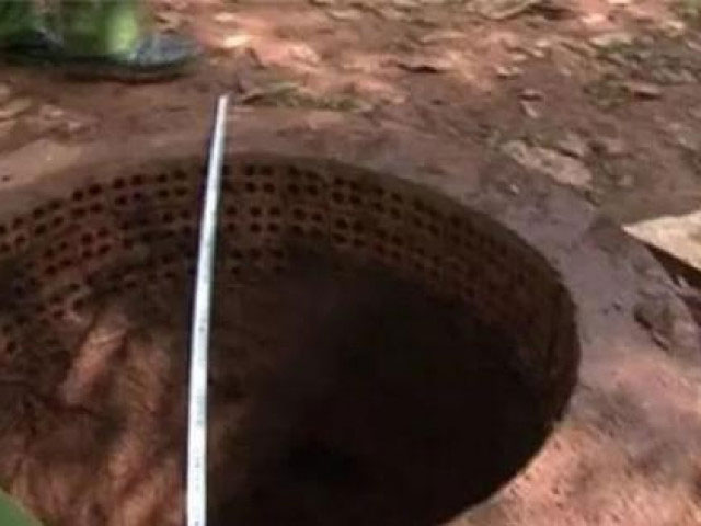 Bàng hoàng phát hiện thi thể cha và con trai 2 tuổi dưới giếng nước Bàng hoàng phát hiện thi thể cha và con trai 2 tuổi dưới giếng nước