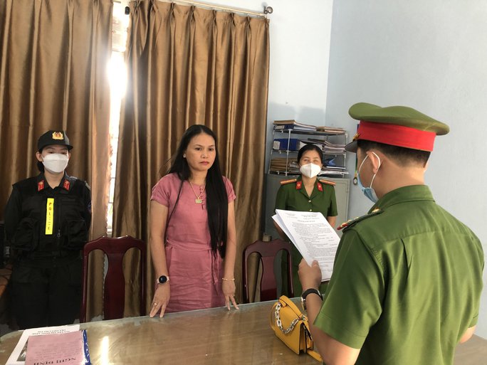 Được tại ngoại để sinh con, 'nữ quái' tranh thủ lừa thêm 16 tỉ đồng Được tại ngoại để sinh con, 'nữ quái' tranh thủ lừa thêm 16 tỉ đồng