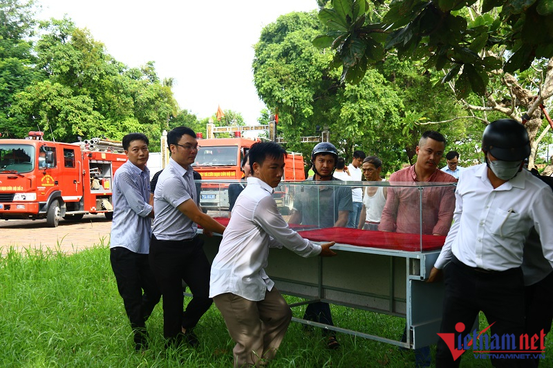Cháy lớn ở Di tích Quốc tử giám triều Nguyễn, hàng chục cảnh sát căng mình chữa cháy - 5 Cháy lớn ở Di tích Quốc tử giám triều Nguyễn, hàng chục cảnh sát căng mình chữa cháy - 5