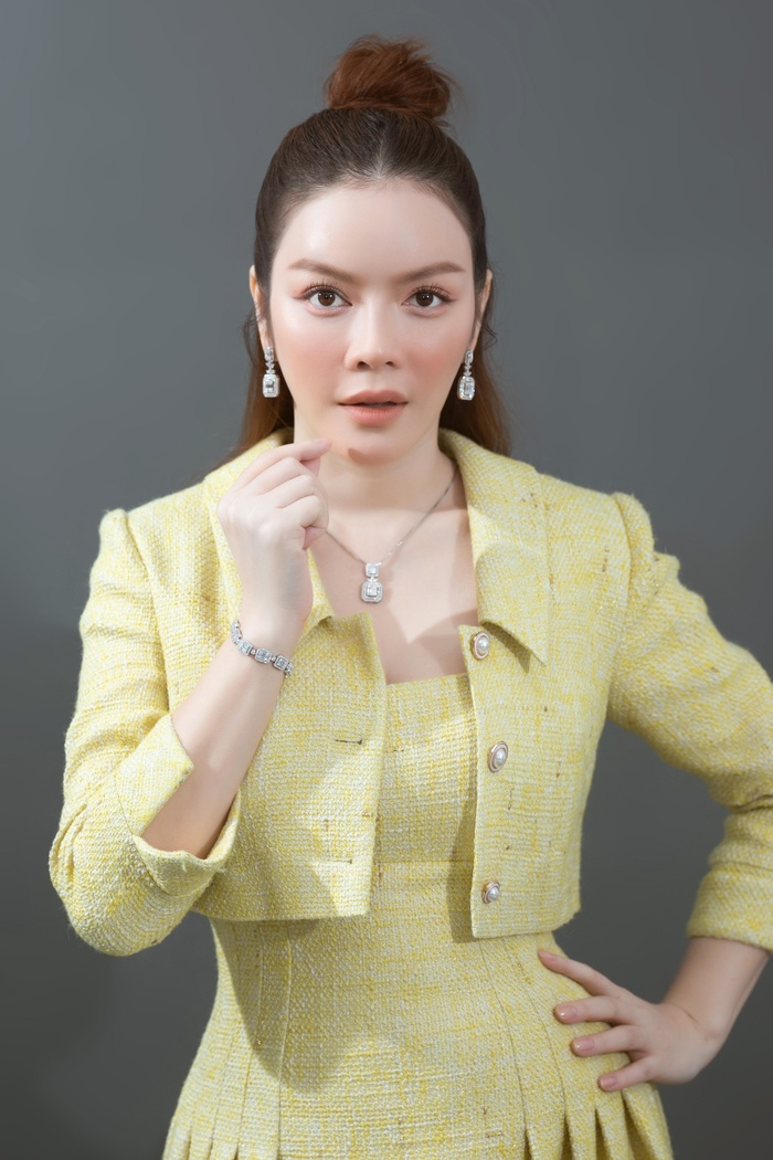 Lý Nhã Kỳ đáp trả khi bị mỉa mai 'nhõng nhẽo, khóc lóc' như gái mới lớn - 3 Lý Nhã Kỳ đáp trả khi bị mỉa mai 'nhõng nhẽo, khóc lóc' như gái mới lớn - 3
