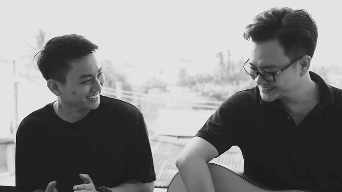 Hoài Lâm hát 'Hoa nở không màu' đầy mệt nhọc, netizen nhận xét: 'Giọng xuống cấp rồi' Hoài Lâm hát 'Hoa nở không màu' đầy mệt nhọc, netizen nhận xét: 'Giọng xuống cấp rồi'