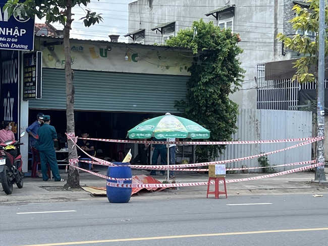 Bị tai nạn giao thông rồi trốn viện, người đàn ông gục chết trên vỉa hè khi đang đi bộ Bị tai nạn giao thông rồi trốn viện, người đàn ông gục chết trên vỉa hè khi đang đi bộ