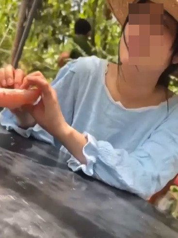 Bị chủ nợ truy lùng tận nơi, hot girl lừa đảo 17 tỷ vẫn thản nhiên ngồi ăn bưởi - 2