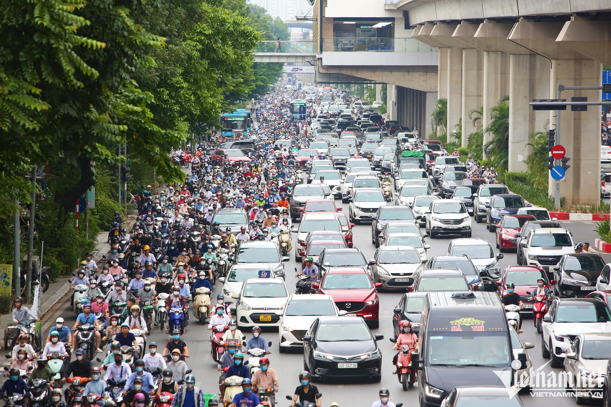 Đường Nguyễn Trãi sau một tháng tách làn ôtô, xe máy - 4 Đường Nguyễn Trãi sau một tháng tách làn ôtô, xe máy - 4