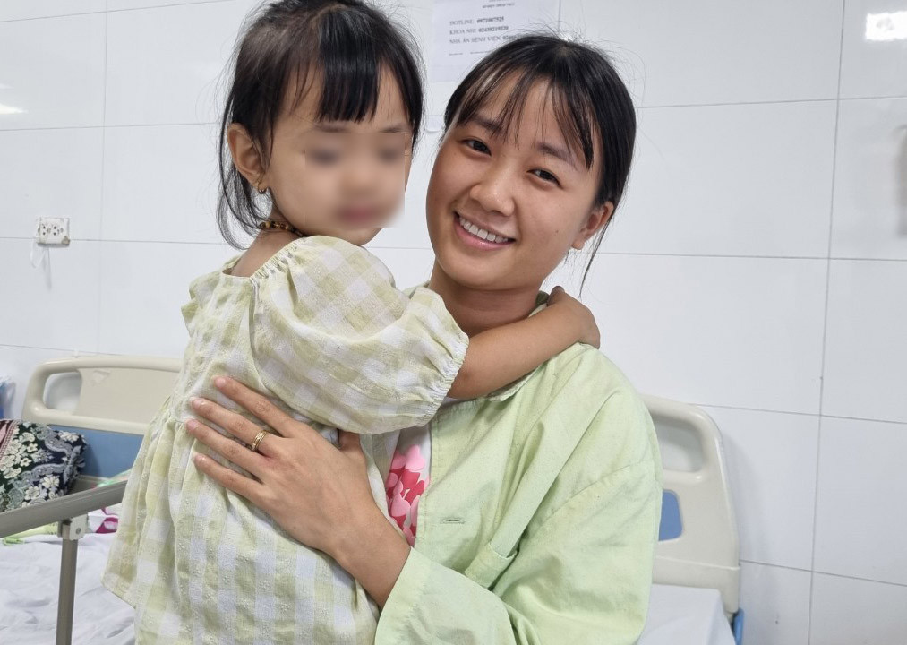 Hà Nội: Trẻ nhập viện tăng mạnh, 1 bác sĩ chăm 30 bệnh nhi - 1 Hà Nội: Trẻ nhập viện tăng mạnh, 1 bác sĩ chăm 30 bệnh nhi - 1