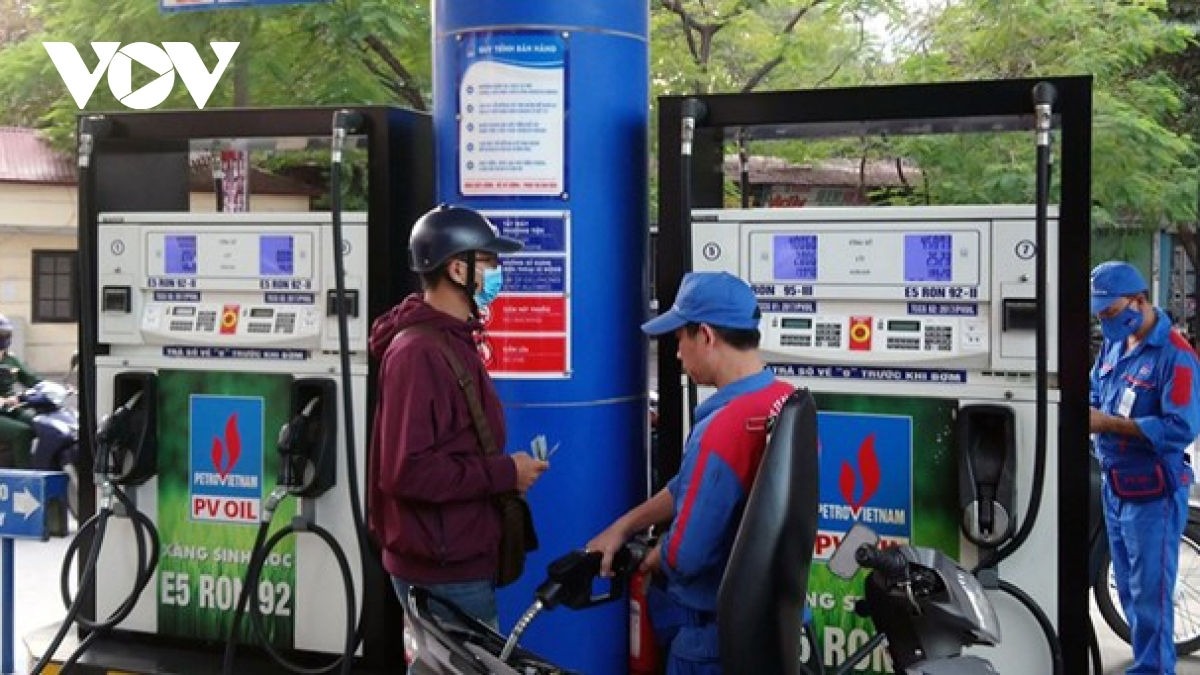 Đề xuất giảm 50% thuế tiêu thụ đặc biệt đối với xăng và 50% thuế GTGT với xăng, dầu Đề xuất giảm 50% thuế tiêu thụ đặc biệt đối với xăng và 50% thuế GTGT với xăng, dầu