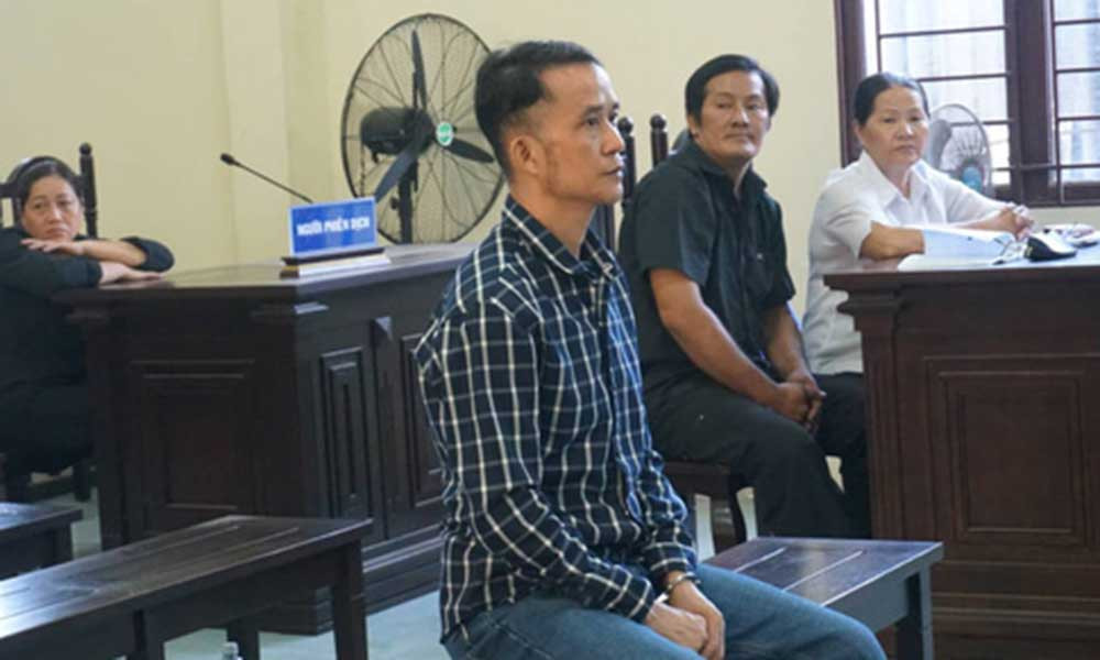 Nam sinh tử vong sau tai nạn, gia đình tố tài xế cố tình lùi lại cán chết Nam sinh tử vong sau tai nạn, gia đình tố tài xế cố tình lùi lại cán chết