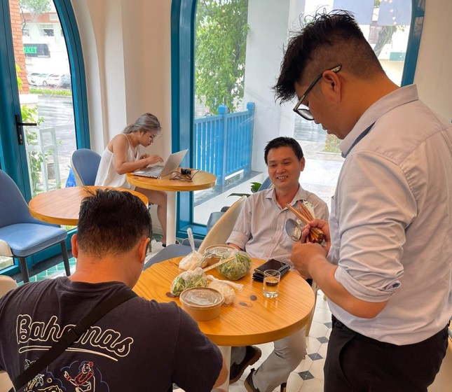 Nhiều nhà hàng, khách sạn Đà Nẵng miễn phí chỗ ăn ở tránh bão cho người nghèo - 3 Nhiều nhà hàng, khách sạn Đà Nẵng miễn phí chỗ ăn ở tránh bão cho người nghèo - 3