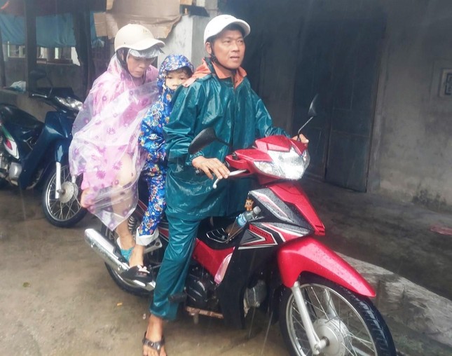 Bão đổ bộ đất liền các tỉnh Thừa Thiên Huế – Quảng Ngãi - 17 Bão đổ bộ đất liền các tỉnh Thừa Thiên Huế – Quảng Ngãi - 17
