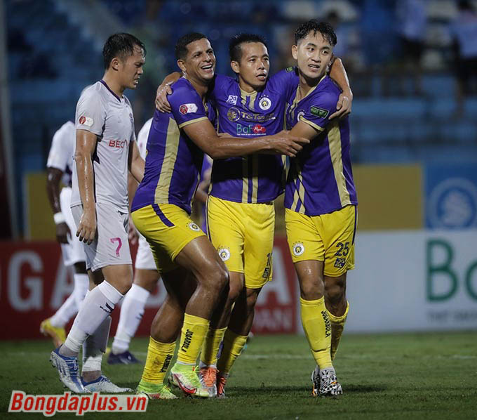 Hà Nội FC thắng đậm B.Bình Dương, nhấn ga tới ngôi vương V.League Hà Nội FC thắng đậm B.Bình Dương, nhấn ga tới ngôi vương V.League