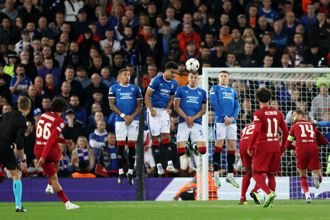 Alexander-Arnold ghi siêu phẩm, Liverpool giải toả áp lực Alexander-Arnold ghi siêu phẩm, Liverpool giải toả áp lực