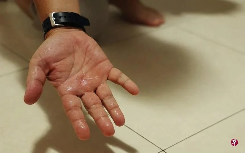 Hàng xóm 'phát hoảng' vì người đàn ông bật 9 cái điều hòa cùng lúc - 2 Hàng xóm 'phát hoảng' vì người đàn ông bật 9 cái điều hòa cùng lúc - 2
