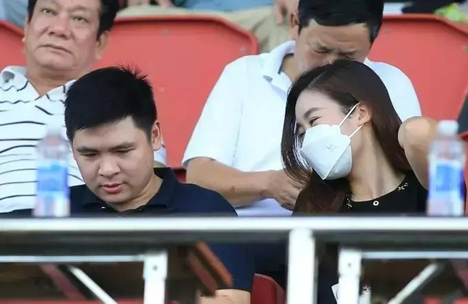 Chính thức lộ ngày cưới của Đỗ Mỹ Linh và con trai bầu Hiển - 4 Chính thức lộ ngày cưới của Đỗ Mỹ Linh và con trai bầu Hiển - 4