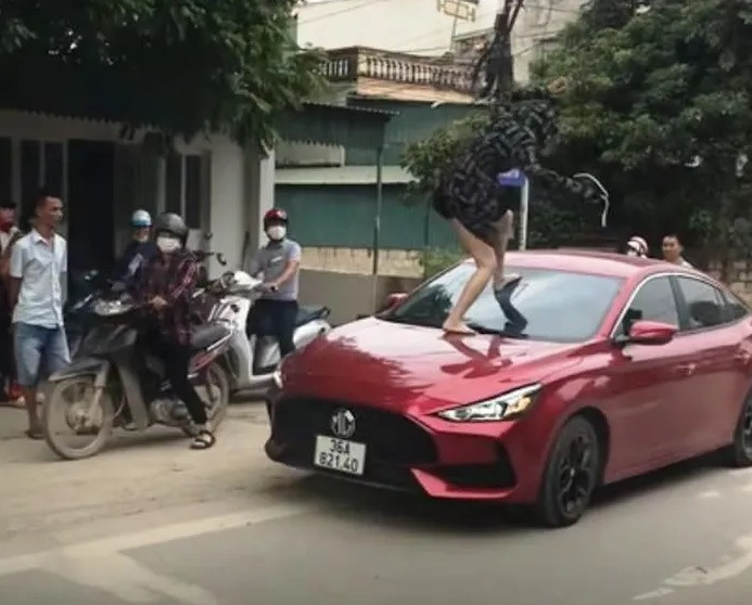 Công an vào cuộc vụ đánh ghen khiến cô gái bị cắn đứt một phần tai