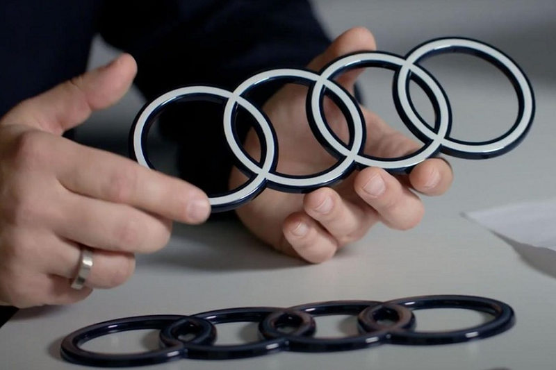 Audi ra mắt logo 2D đen trắng - triết lý càng đơn giản càng đẹp Audi ra mắt logo 2D đen trắng - triết lý càng đơn giản càng đẹp