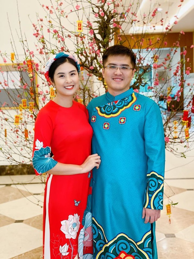 11 năm yêu của Hoa hậu Ngọc Hân cùng vị hôn phu và bức ảnh hiếm ở lễ dạm ngõ 11 năm yêu của Hoa hậu Ngọc Hân cùng vị hôn phu và bức ảnh hiếm ở lễ dạm ngõ