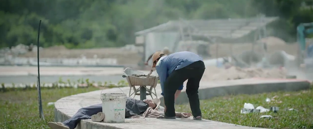 Mẹ rơm tập 13: Hồng từng bị lừa tình, sảy thai do đánh ghen - 1 Mẹ rơm tập 13: Hồng từng bị lừa tình, sảy thai do đánh ghen - 1