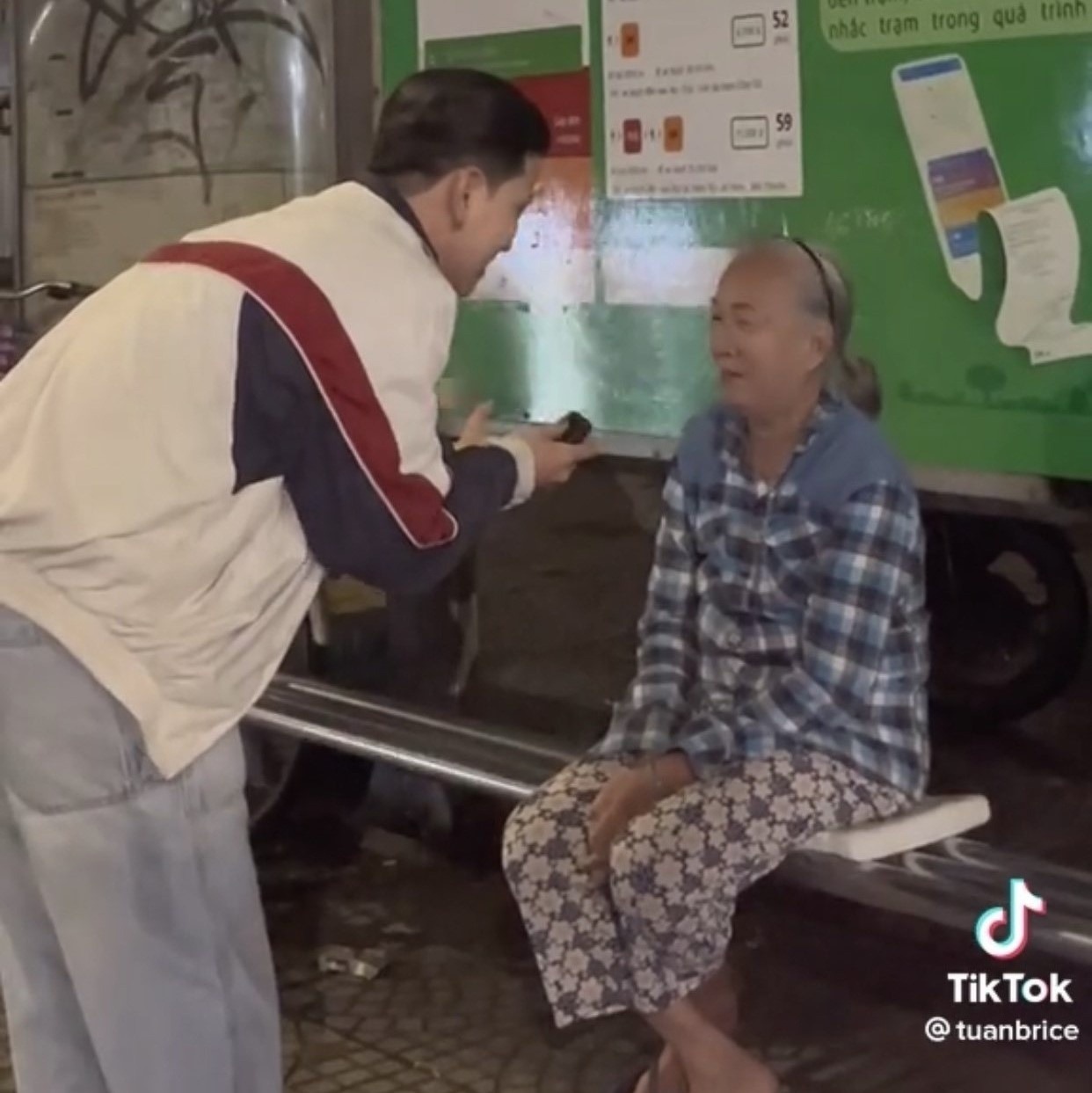 Tiktoker Nờ Ô Nô lên tiếng sau khi bị phạt 7,5 triệu đồng: 'Tôi đã tự đặt hoàn cảnh của mình là cụ bà thì cảm thấy thật sự quá đáng' Tiktoker Nờ Ô Nô lên tiếng sau khi bị phạt 7,5 triệu đồng: 'Tôi đã tự đặt hoàn cảnh của mình là cụ bà thì cảm thấy thật sự quá đáng'