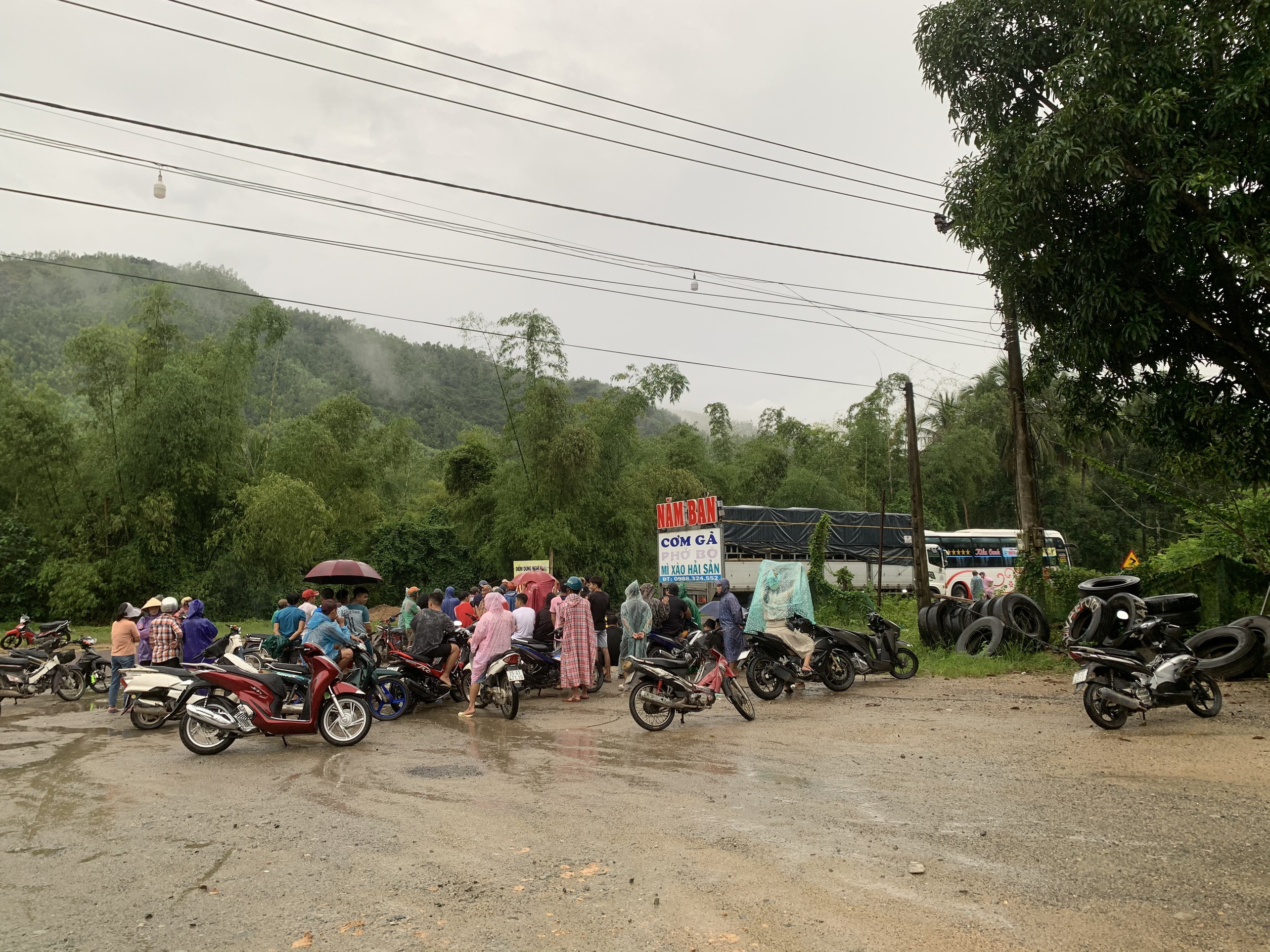 Bắt tạm giam tài xế lùi xe tải khiến 3 mẹ con tử vong ở Phú Yên - 1 Bắt tạm giam tài xế lùi xe tải khiến 3 mẹ con tử vong ở Phú Yên - 1