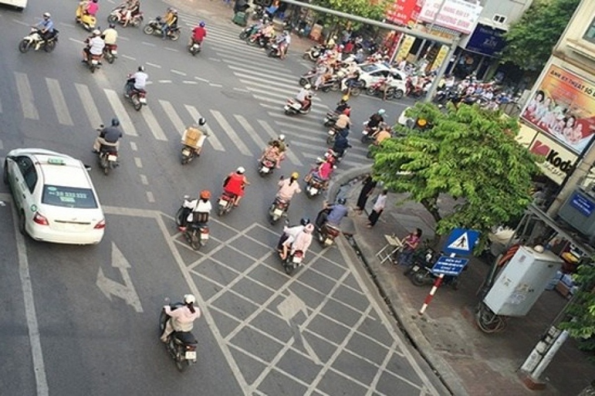 Gặp vạch kẻ đường mắt võng đi như thế nào để không bị phạt? - 1 Gặp vạch kẻ đường mắt võng đi như thế nào để không bị phạt? - 1