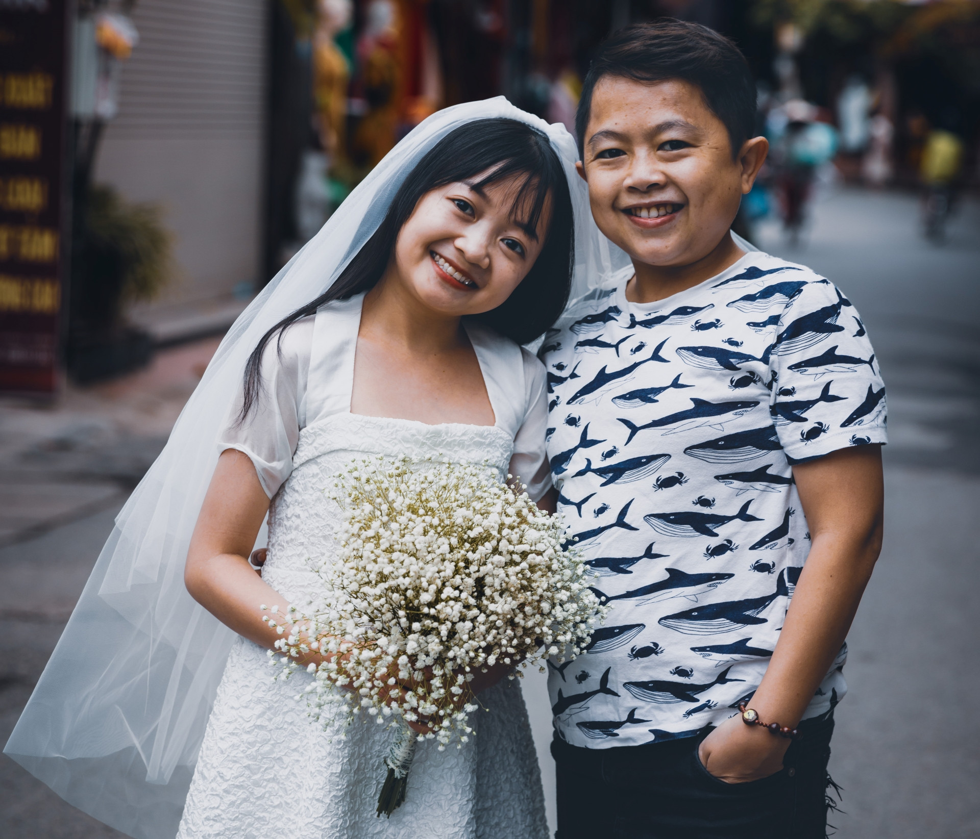 Vợ chồng 'tí hon' ở Nghệ An tổ chức lễ cưới 30 mâm, khách đến gấp đôi - 2 Vợ chồng 'tí hon' ở Nghệ An tổ chức lễ cưới 30 mâm, khách đến gấp đôi - 2