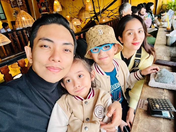 Sướng như Khánh Thi, được chồng quỳ gối rửa chân bất chấp hoàn cảnh - 2