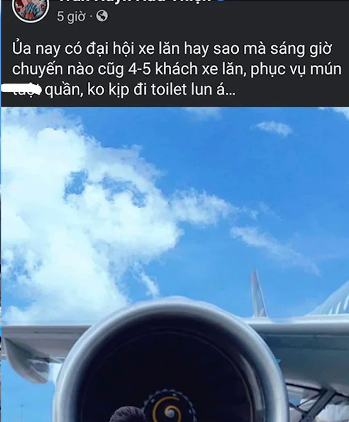 Cư dân mạng 'dậy sóng' với dòng trạng thái của nam nhân viên sân bay: Than thở phải phục vụ khách như 'đại hội xe lăn'