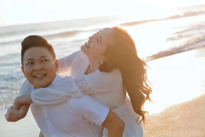 Bảo Thy khoe loạt ảnh tình tứ với chồng doanh nhân, khẳng định 'muộn một chút cũng không sao' Ảnh 3 