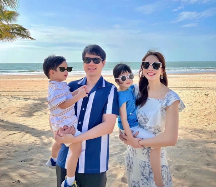 Lui về chăm sóc gia đình nhỏ, Đặng Thu Thảo đang tận hưởng cuộc sống hôn nhân viên mãn, hạnh phúc cùng chồng doanh nhân và hai nhóc tỳ 