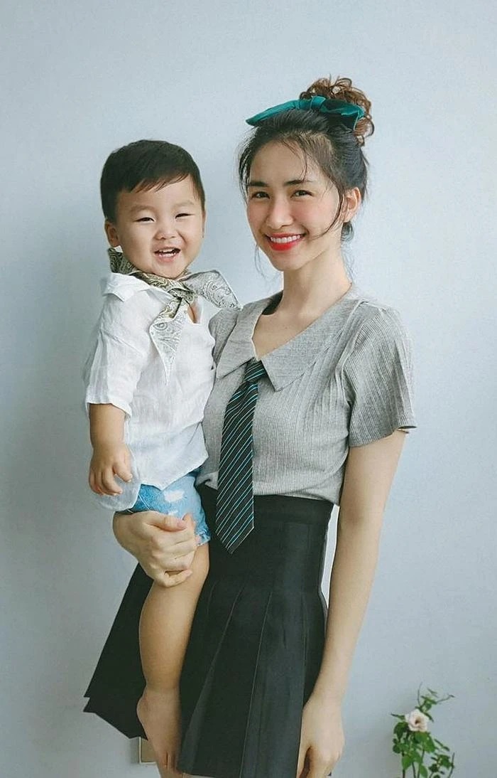 Bé Bo là nguồn động lực giúp Hòa Minzy phấn đấu hết mình trong công việc.