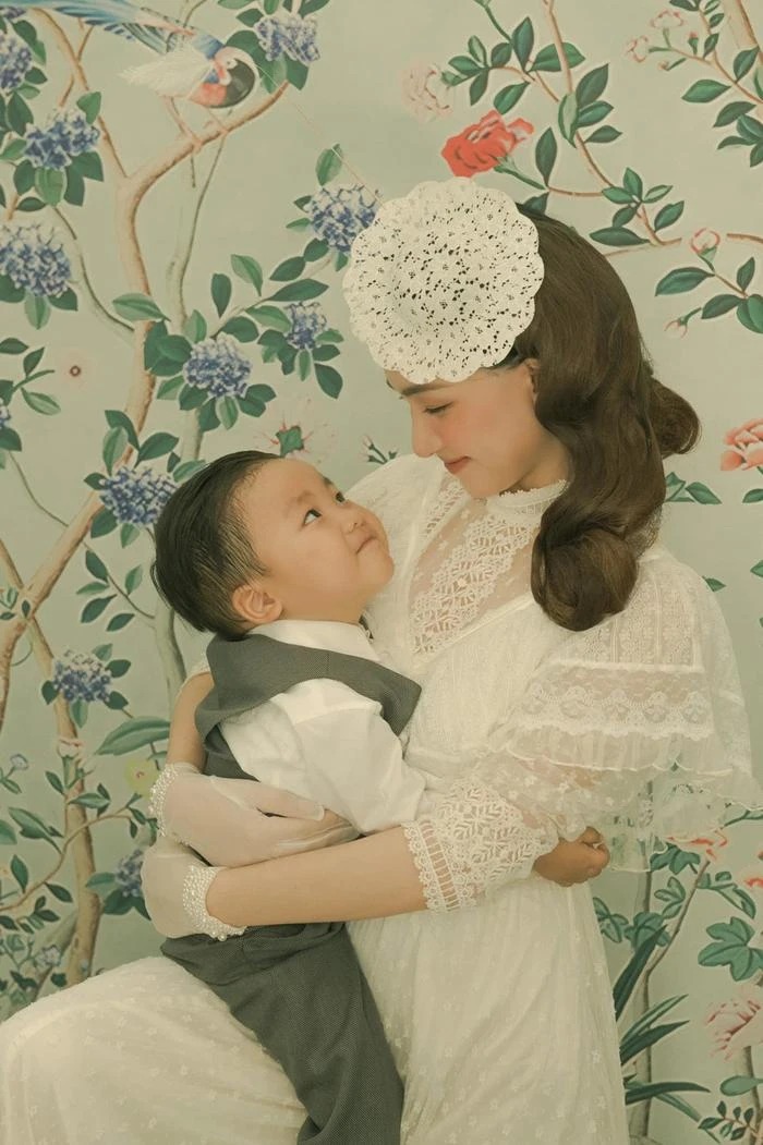 Quý tử nhà Hòa Minzy luôn khiến mẹ cảm thấy hạnh phúc.