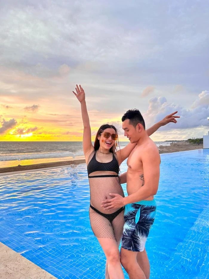 Bên cạnh đó, nữ diễn viên cũng dành thời gian để cùng chồng và con gái đi du lịch tận hưởng cuộc sống