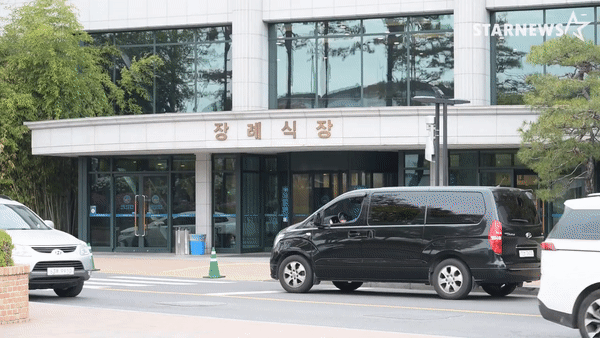 Hình ảnh bên ngoài nhà tang lễ