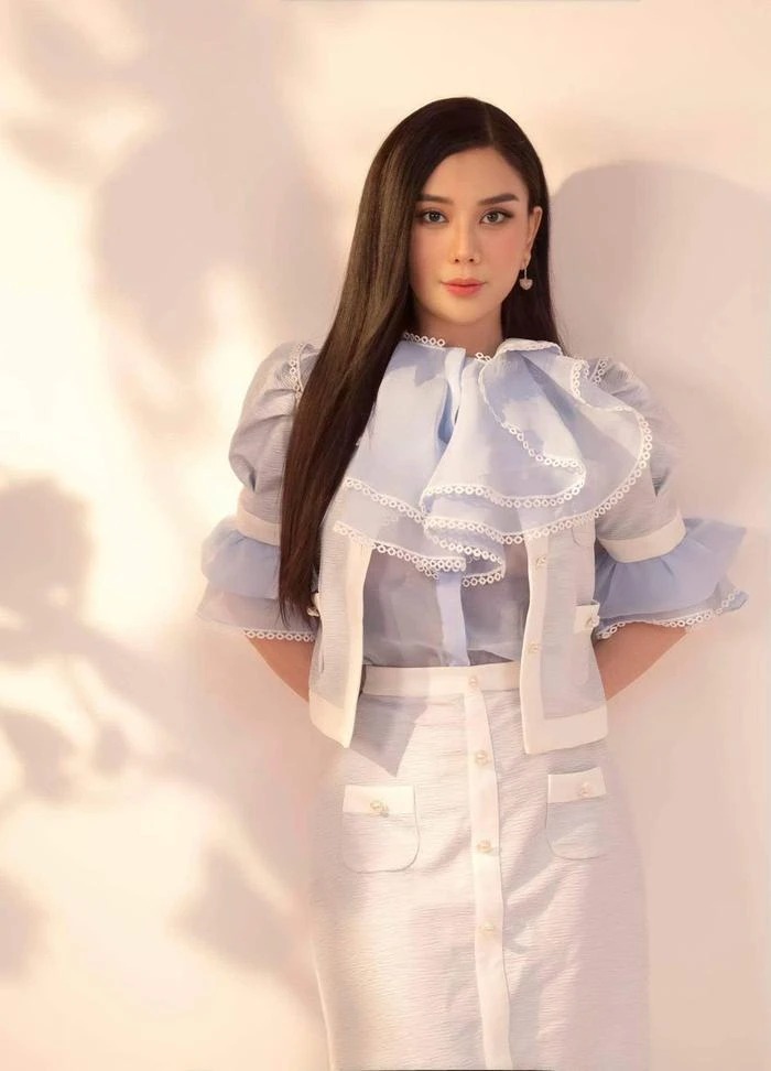 Lâm Khánh Chi khoe nhan sắc 