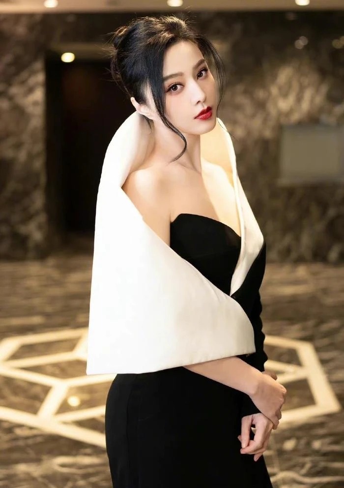 Phạm Băng Băng hiện đang là Đại hoa đán thuộc Song Băng, ngang hàng với Tứ đại Hoa đán Trung Quốc.