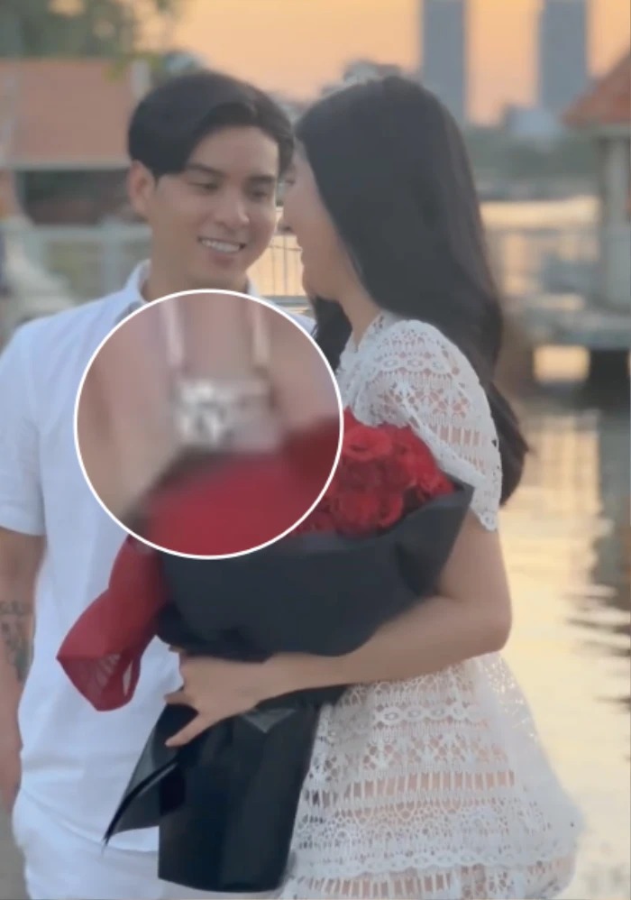 Nhẫn kim cương mà nam ca sĩ dành tặng bạn gái