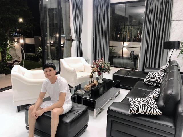  tự lên ý tưởng thiết kế, bàn bạc với các kiến trúc sư và chỉnh sửa bản vẽ nhiều lần mới có được thành quả cuối cùng.