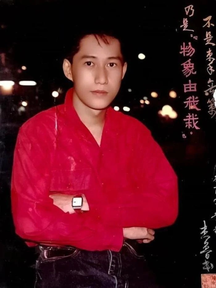 Sỹ Ben nổi lên từ Mưa bụi.