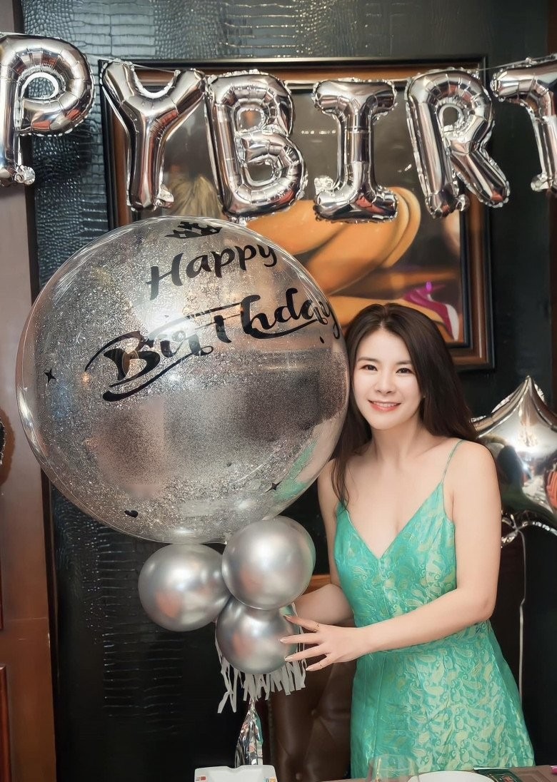 Nhan sắc xinh đẹp và thân hình thon thả hiện tại của Kim Oanh làm nhiều người xuýt xoa, ngưỡng mộ.