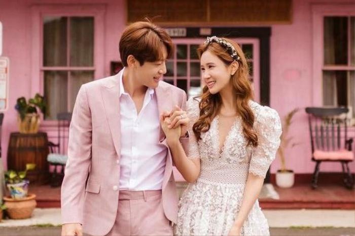 Cả hai đứng chung khung hình ai cũng công nhận rằng cực xứng đôi.