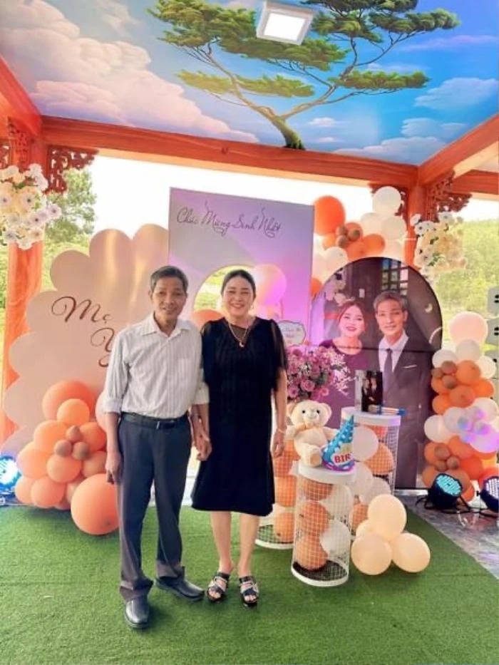 Bố mẹ Mạc Văn Khoa.