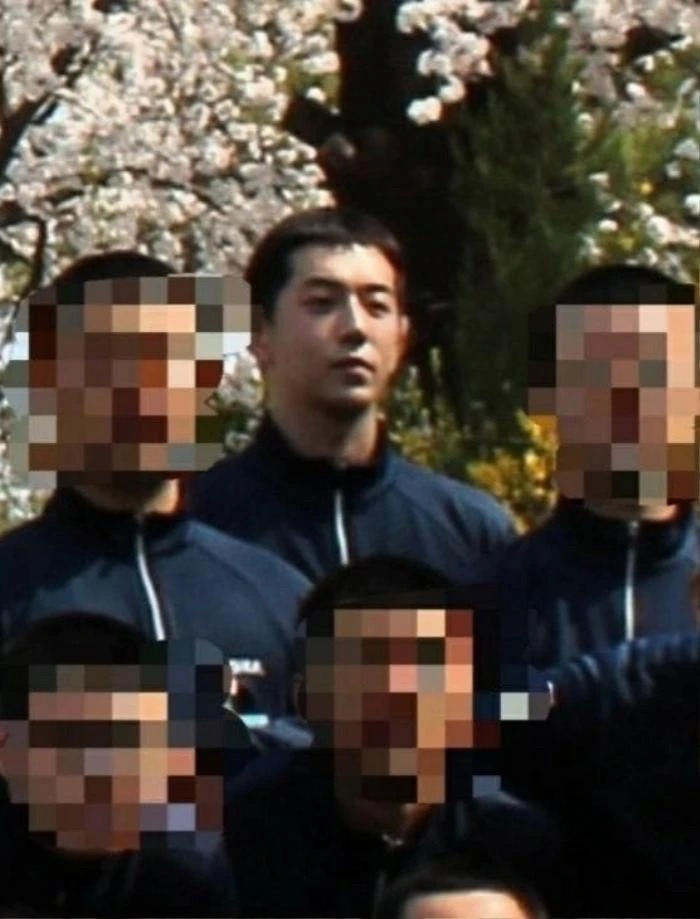 Vướng tin đồn bạo lực học đường nhưng quá trình điều tra bị tạm hoãn, Nam Joo Hyuk lên đường nhập ngũ.