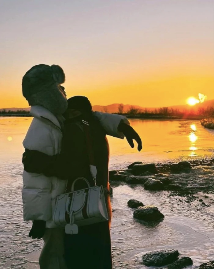 Cặp đôi liên tục để lộ loạt bằng chứng đang sống cùng nhau sau thời gian dài hẹn hò