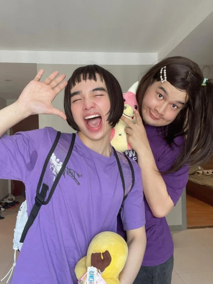 Cả hai khiến dân tình thích thú với những hình ảnh hài hước trên mạng xã hội lẫn đời thực.