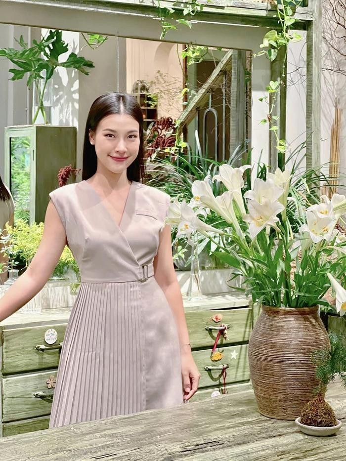 MC Hoàng Oanh luôn ăn vận chỉn chu, gọn gàng mỗi khi xuất hiện trước công chúng hoặc ở trong cuộc sống đời thường