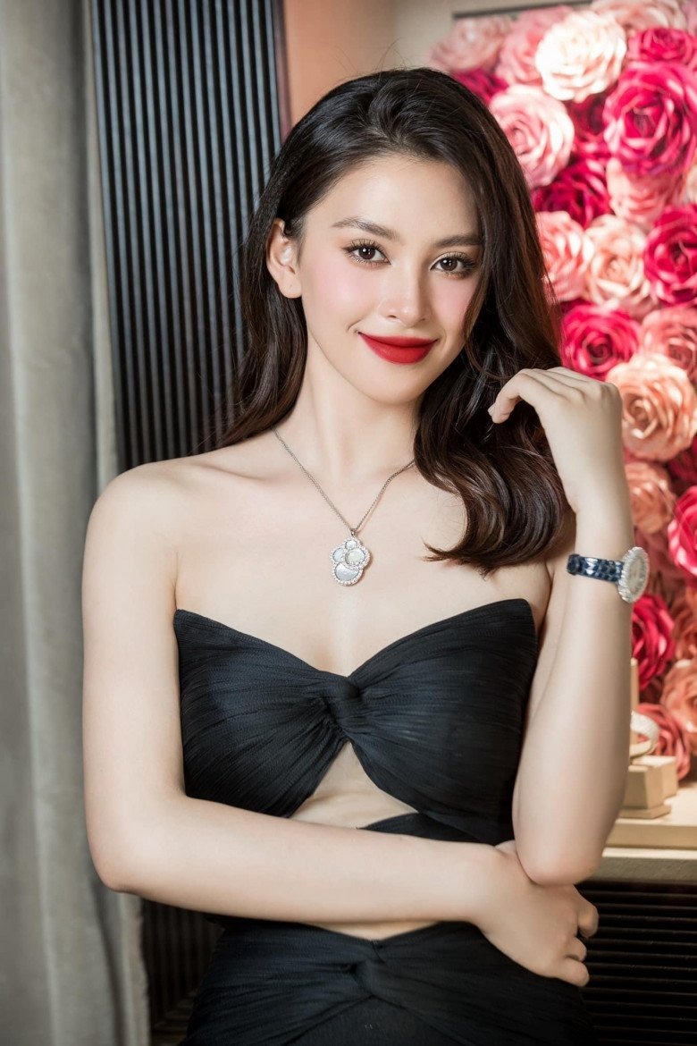 Chân dung mỹ nhân đi làm người mẫu bị nghi cặp kè amp;#34;Vua cà phê Việtamp;#34;, đẹp xứng danh amp;#34;Hoa hậu ngàn năm có mộtamp;#34; - 3