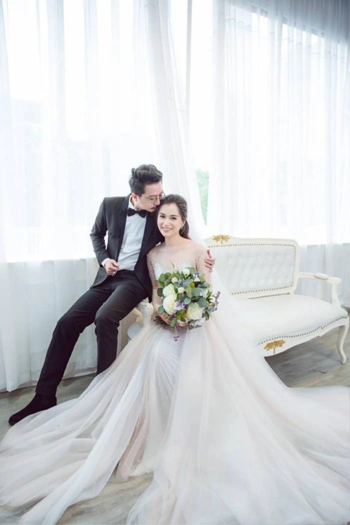 Cuối tháng 7/2010, Lâm Vỹ Dạ và Hứa Minh Đạt lên xe hoa